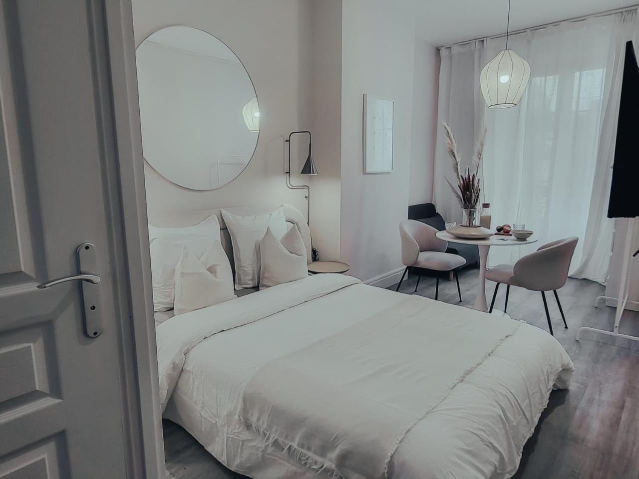 Suite Onega Lyon Luaran gambar